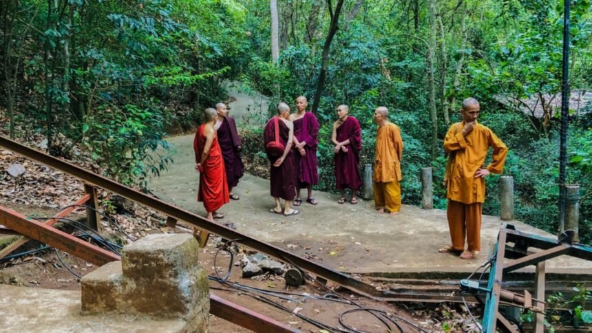 Dramă în Sri Lanka: Un călugăr român și alte șase măicuțe și-au pierdut viața într-un tragic accident de funicular 1 un roman care s a facut calugar budist a murit intr un accident de funicular in sri lanka alaturi de alti sase calugari 68d5651e6a71d
