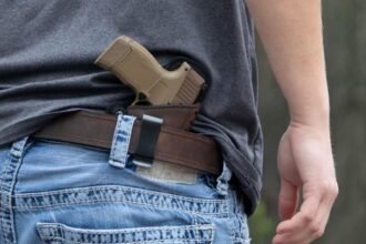 un tanar de 27 de ani sub control judiciar dupa ce si a amenintat fosta iubita cu un pistol in trafic 68d6ebf091aeb