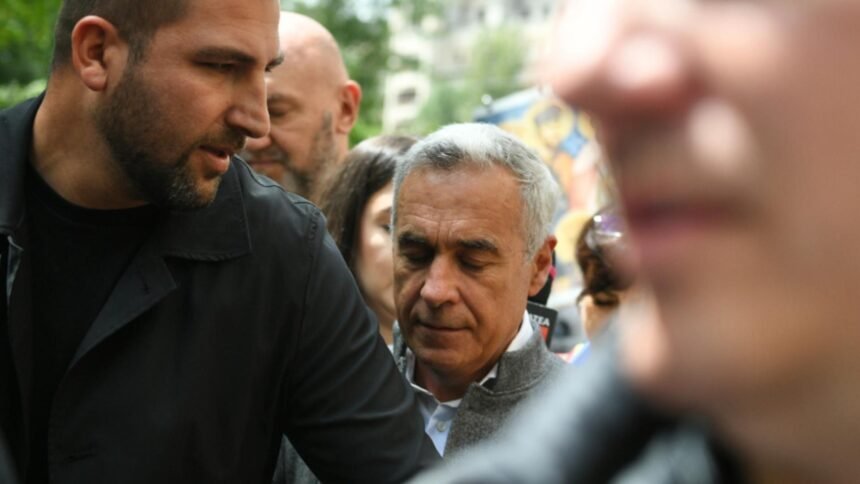 Călin Georgescu își împărtășește un mesaj crucial pentru români în contextul impunerii controlului judiciar. Ce influențe se fac simțite asupra dosarului liderului suveranist 1 calin georgescu mesaj crucial pentru romani la semnarea controlului judiciar ce presiuni face sistemul asupra dosarului liderului suveranist live text si video 68e498b85925b