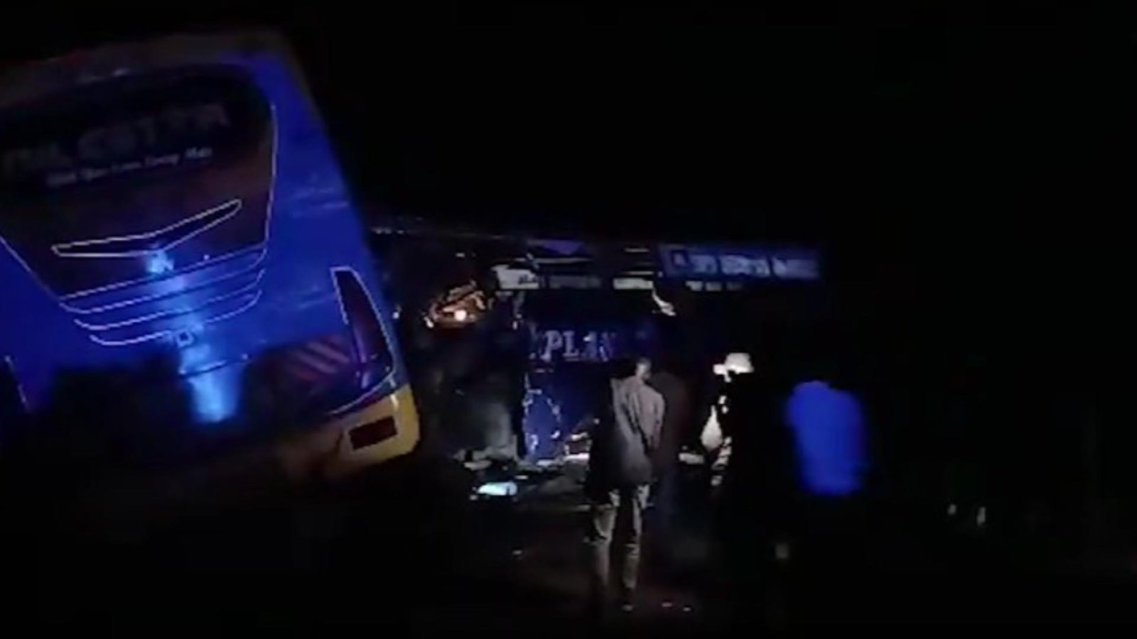 carambol de masini 63 de morti si zeci de raniti doua autobuze s au lovit in plin pe o autostrada din uganda 68f9072e707f2