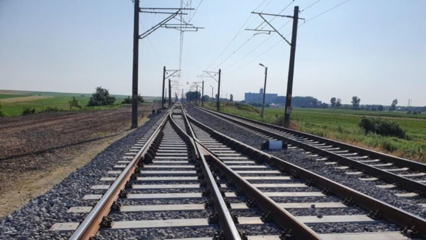 Trenurile pe ruta Roșiori - Atârnați sunt suspendate temporar din cauza unei defecțiuni la șină 1 circulatia trenurilor suspendata temporar intre rosiori si atarnati dupa ce o sina s a rupt 68e4aa59d7a89