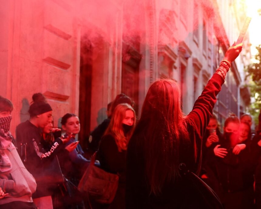 fresh strikes held in france amid continuing political void 68de53b02616a