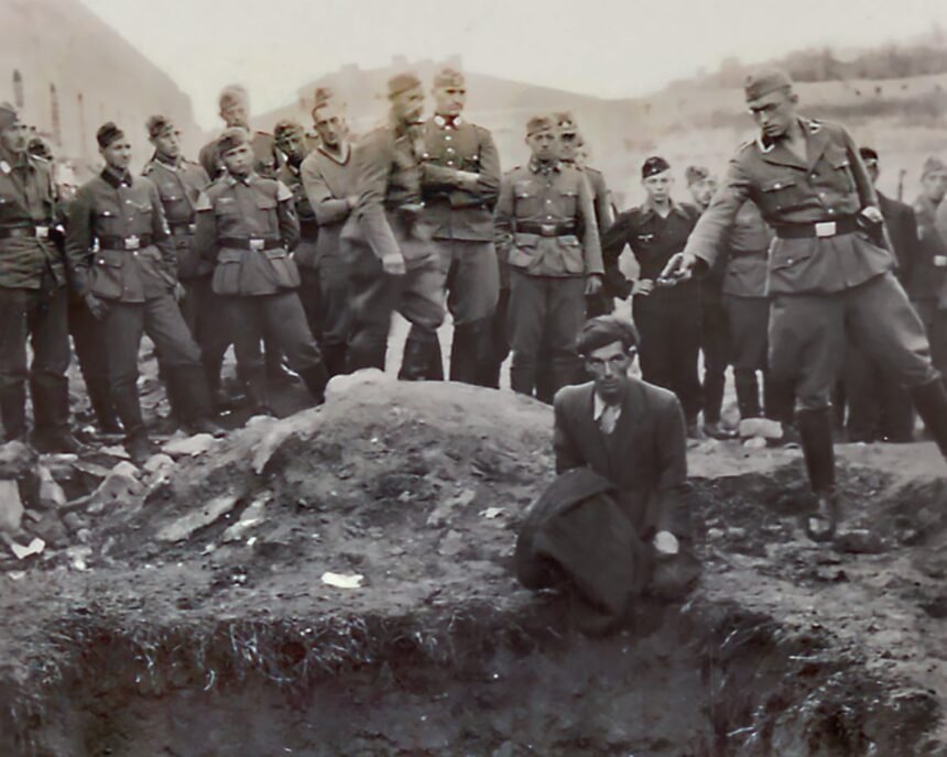 Un istoric folosește inteligența artificială pentru a dezvălui identitatea unui nazist dintr-o fotografie emblematică a Holocaustului 1 historian uses ai to help identify nazi in notorious holocaust murder image 68de31c846922