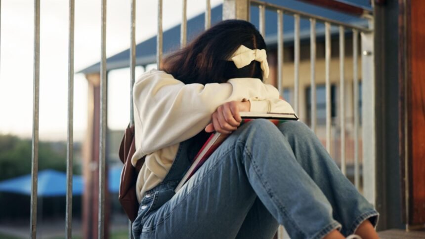 incident violent intr un liceu din slobozia o fata de 15 ani lovita de trei colege mai mari politia s a autosesizat 68dd0a4d81094