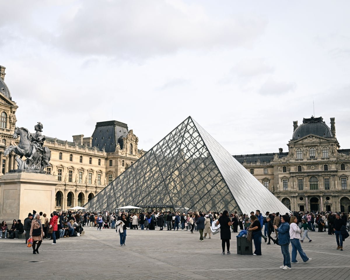 just extraordinary louvre broken window now on tourist trail as museum reopens after jewel heist 68f8eb2851670