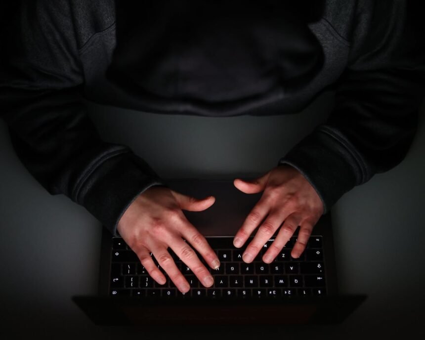 Un sfert dintre lideri constată o intensificare a atacurilor cibernetice asupra rețelelor de aprovizionare 1 nearly a third of bosses report increase in cyber attacks on their supply chains 68e37a1013d0a