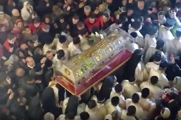 pelerinaj impresionant sute de mii de credinciosi asteptati la iasi 68e68d664605d