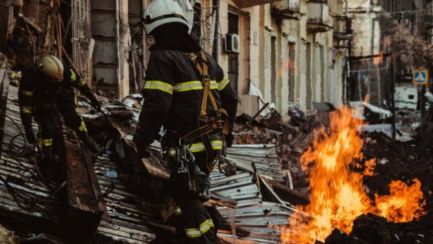 Ucraina, în ziua 1316 de război: Harkov, sub asediul aviației ruse, explozii devastatoare și incendii; bilanțul victimelor urcă la minimum șase 1 razboi in ucraina ziua 1316 explozii si incendii la harkov dupa un raid aerian rusesc cel putin sase raniti live text 68dcc51b61e26