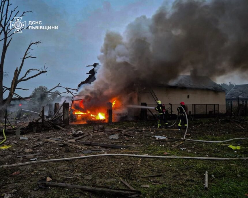 Atacuri cu drone și rachete rusești asupra orașului Lviv din Ucraina 1 russian drones and missiles bombard ukrainian city of lviv 68e24a9b3cfe9