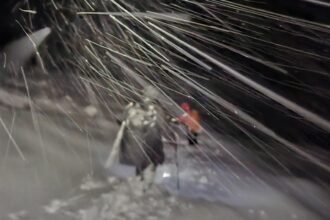 turist din bucuresti ratacit pe munte salvat de salvamontistii din sibiu barbatul era echipat necorespunzator si nu cunostea traseele 68df79714f231