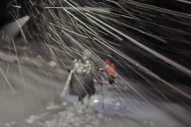 turist din bucuresti ratacit pe munte salvat de salvamontistii din sibiu barbatul era echipat necorespunzator si nu cunostea traseele 68df79714f231