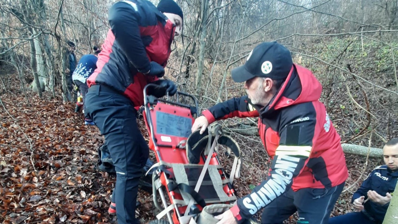 barbat in stare critica transportat la spital dupa un accident forestier in zona salistea de sus 692568edd033b