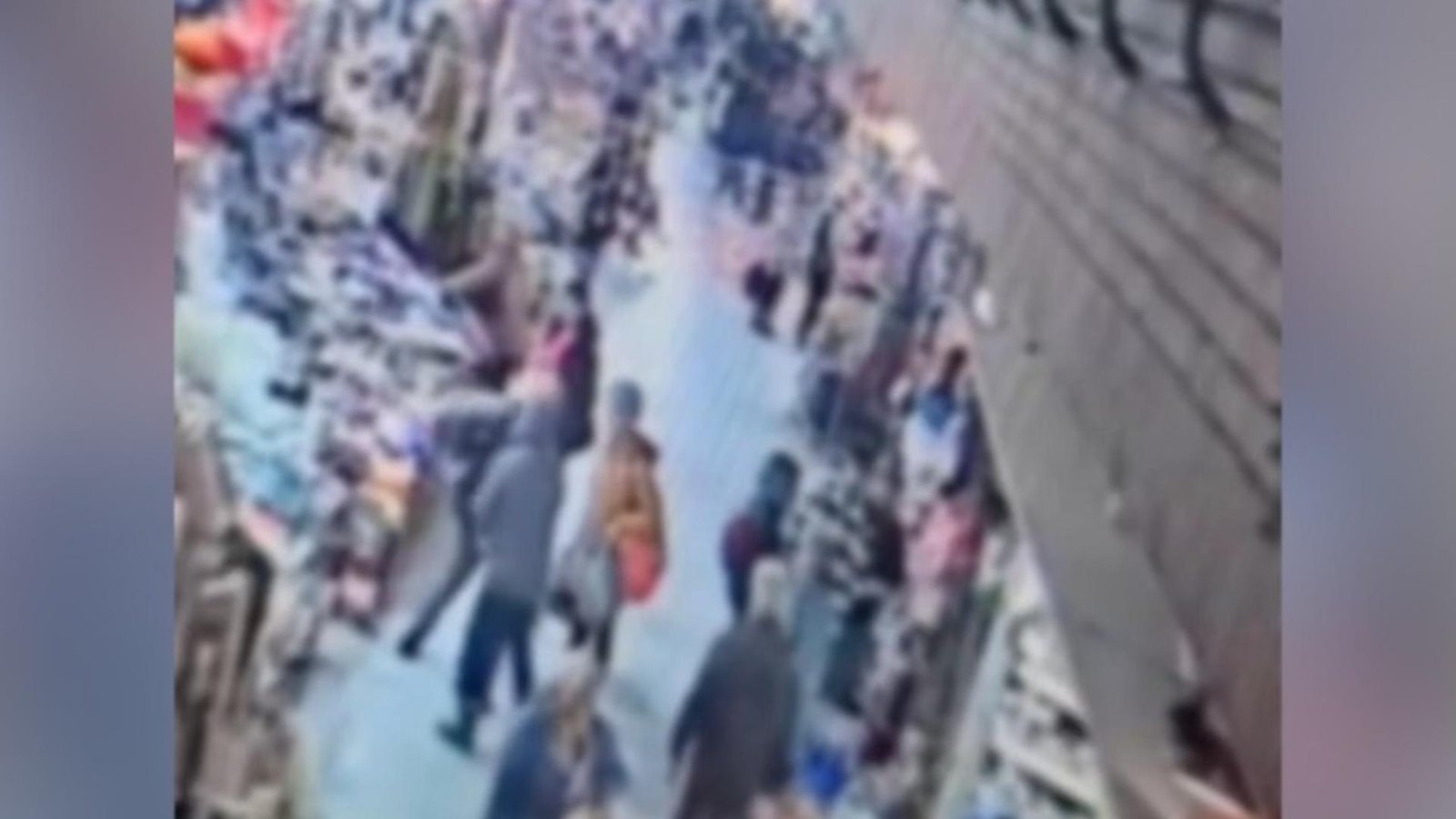 batran de 74 de ani doborat la pamant de un vanzator din obor victima este in coma agresorul a fost arestat 6924c26e2311a