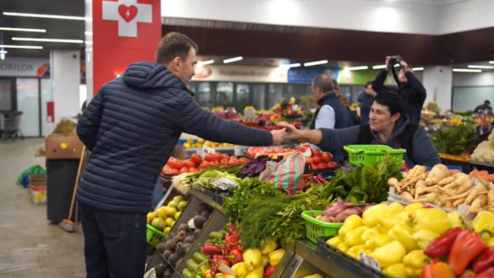 drula singur la piata cum o copiaza pe anca alexandrescu video 690d9487b1c29