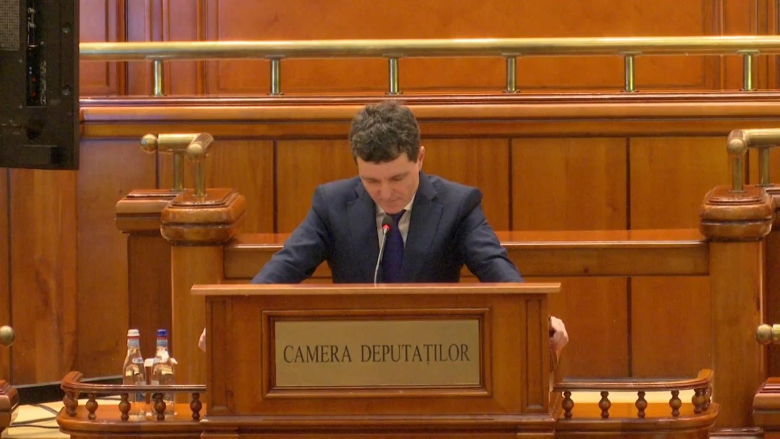 manipulare grosolana a presei aservite sistemului nicusorist presedintele echidistant s a oprit sa rada de parlamentarii opozitiei video 6927fde4a42f7