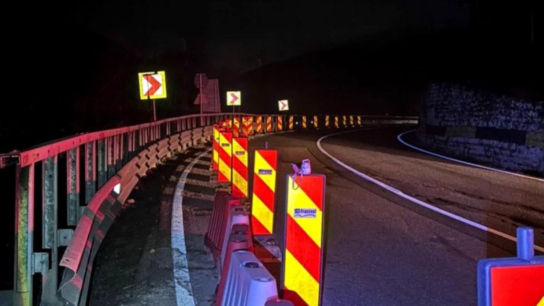 alunecare de teren sub structura dn1 politia a restrictionat partial traficul 69314fd791c7e
