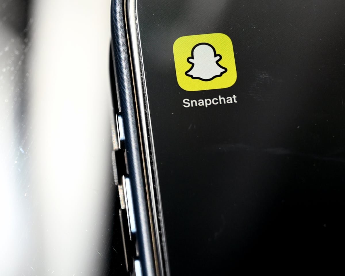 russia blocks snapchat and restricts apples facetime state officials say 693217dfb6659